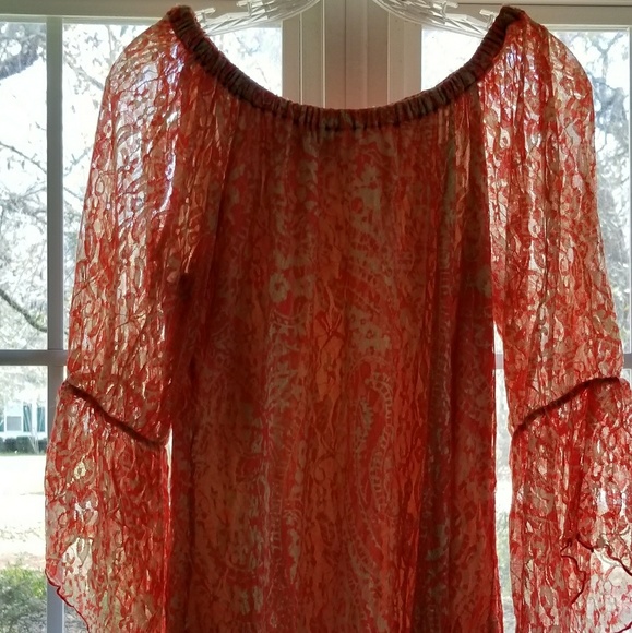 STYLISH TOP FOR JEANS OR DRESS SLACKS - Picture 3 of 3